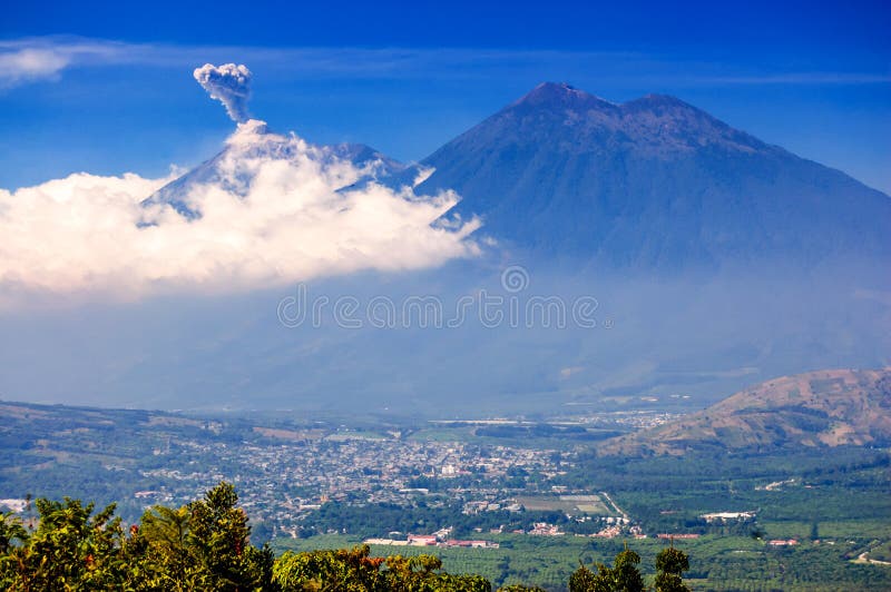 喷发活跃开火的火山,危地马拉