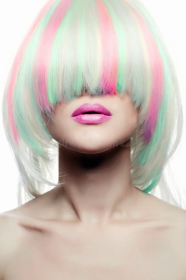 彩虹发型妇女 五颜六色的头发女孩 免版税库存图片图片