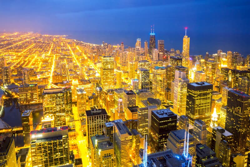 芝加哥市鸟瞰图街市在黄昏美国 照片拍摄时间: april 16th, 2014图片