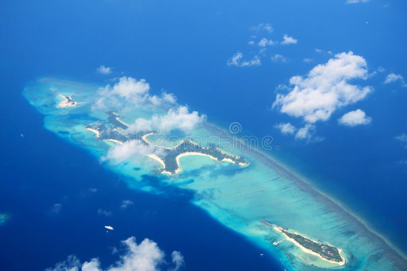 从飞机的马尔代夫海岛顶视图图片