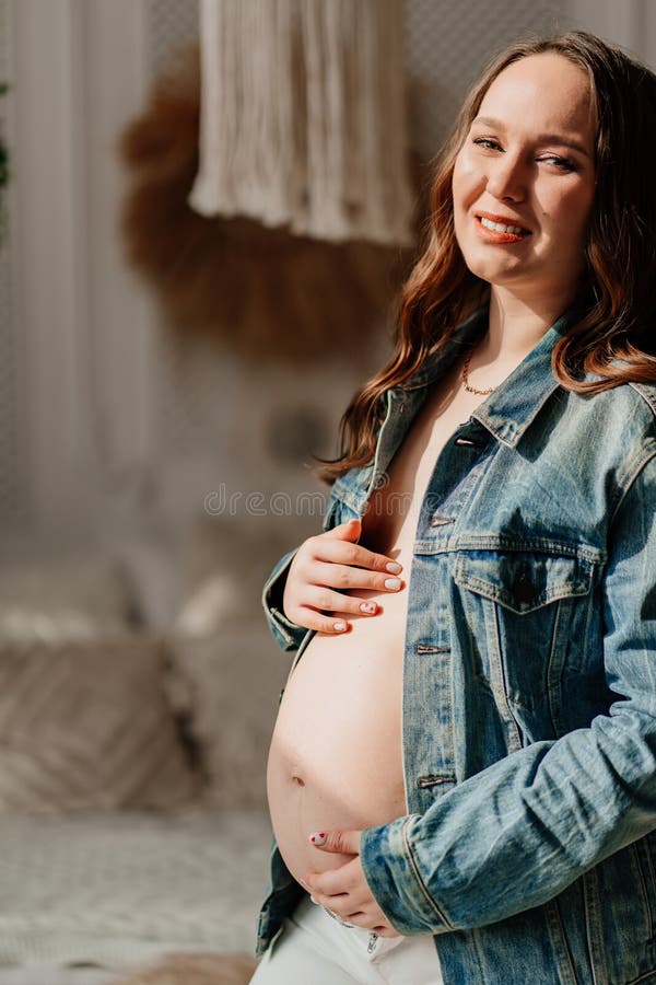 A Naked Pregnant Woman In Bed Sex Life During Pregnancy Stock Photo