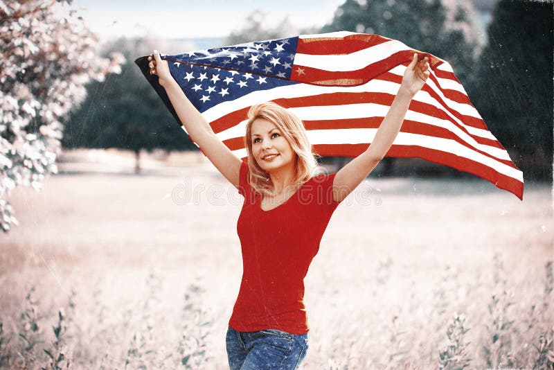 Mooie Patriottische Jonge Vrouw Met Amerikaanse Vlag Stock Foto Image