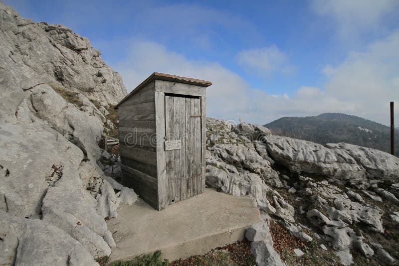 outdoor-toilet-wooden-mountain-35158219.