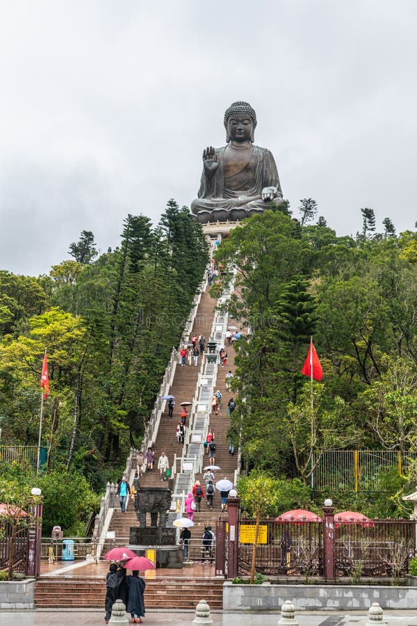 Tian Tan Buddha Gigante Encima De La Colina Hong Kong China Imagen De