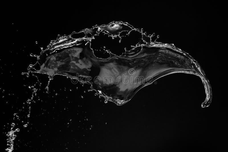 在黑背景的清楚,透明水飞溅. 滴水, 本质.