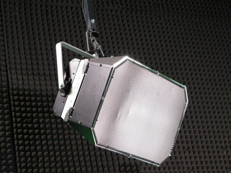 电视演播室照明设备和放映机结构