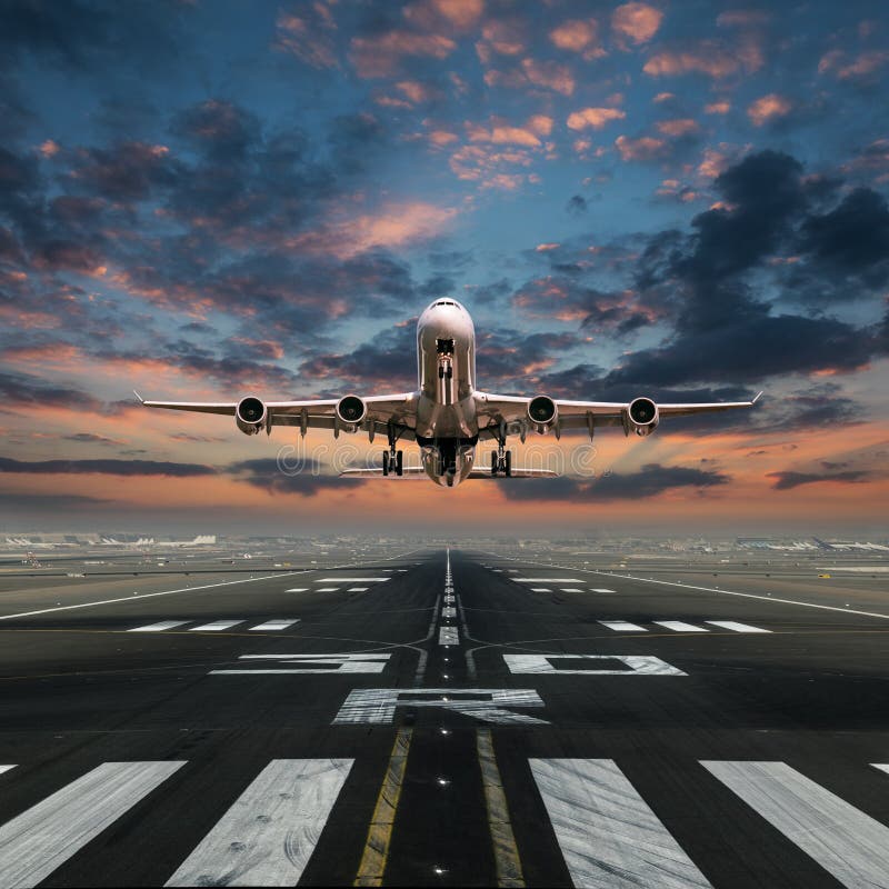 离开从机场的飞机.