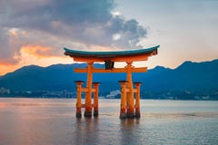 great-floating-gate-o-torii-miyajima-isl