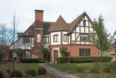 Decoración Inglesa Vieja Del Estilo Del Tudor, Ventanas Blancas