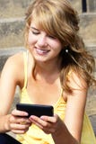 Jugendlicher, der auf Mobile <b>oder Handy</b> texting ist Stockbild - jugendlicher-der-auf-mobile-oder-handy-texting-ist-26542081
