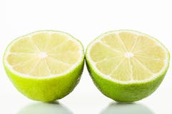 lime-cut-half-28059053.jpg