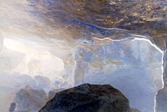http://thumbs.dreamstime.com/t/magische-blaue-h%C3%B6hle-13403423.jpg