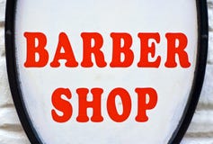Foto de archivo editorial: El peluquero que tiene un corte de pelo ...
