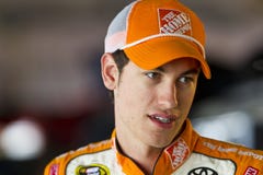 NASCAR: Joey Logano in der Garage Stockfoto