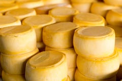 pile-peru-cheese-cusco-cheese-market-37418480.jpg
