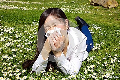 流感过敏 打喷嚏在组织的病的女孩 健康 Stock