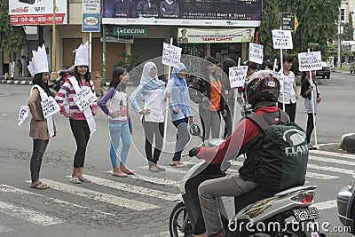 ACTION AND LOOK PRETTY VILLAGE MAKEUP STUDENTS FOR INDONESIA 2014