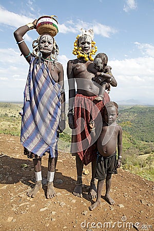 African women with children
