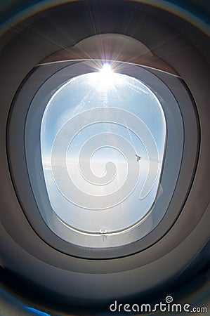 Aircraft oval window