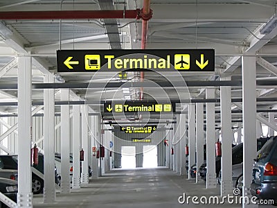 airport-terminal-sign-2839856.jpg