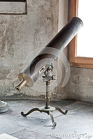 Antique mirror telescope