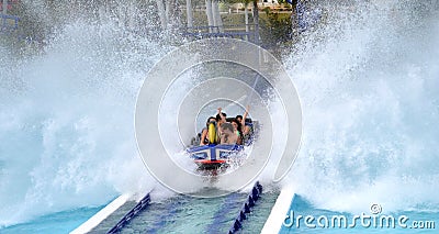 Aquatic roller coaster water splash