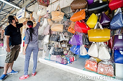 Aranyaprathet, Thailand : Customers are choosing a bag store bag.