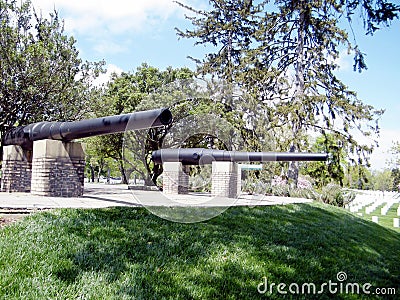 Arlington Cemetery cannons of Spanish-American Memorial 2010)