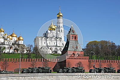 Armored vehicles with howitzers near the Kremlin wall