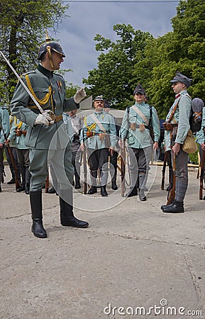 Army general instructing the soldiers