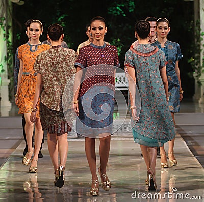 Asian female model wearing batik at fashion show runway