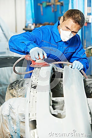 Auto mechanic polishing car