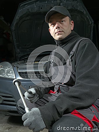 Auto mechanic with socket wrench