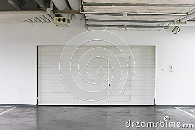 Automatic garage door