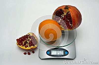 Average weight of orange pomegranate.