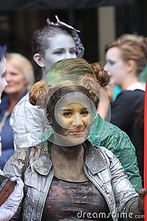 Babolin Theatre performer at the Edinburgh Fringe Festival 2013