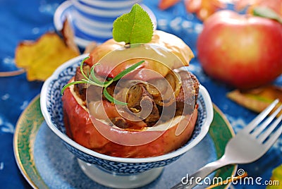 Baked apple with liver and onion