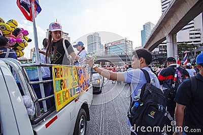 BANGKOK-DEC 22: Unidentified Thai protesters raise banners to re