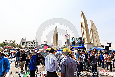 BANGKOK, THAILAND-DECEMBER 9 : The big group of protestors to at