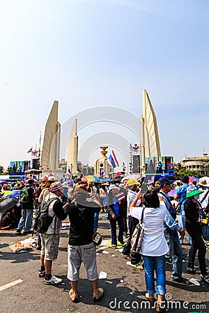 BANGKOK, THAILAND-DECEMBER 9 : The big group of protestors to at