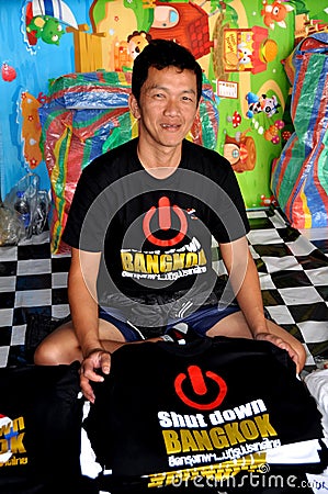 Bangkok, Thailand: Operation Shut Down Bangkok Tee-Shirt Seller