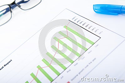 BAR GRAPH WITH EYEGLASSES AND A MARKER PEN