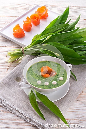 Bear allium soup with smoking salmon