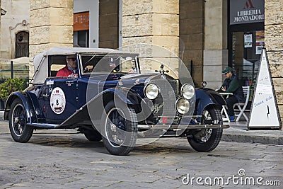 Beautiful alfa romeo 6c in race