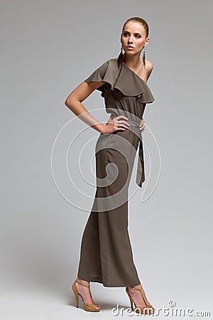 http://thumbs.dreamstime.com/x/beautiful-fashion-model-posing-high-heels-full-length-studio-shot-gray-background-35417581.jpg