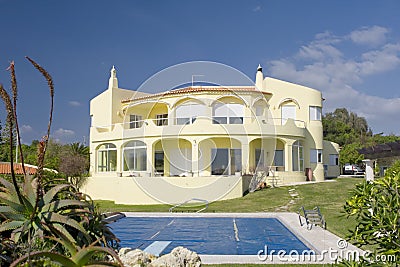 Beautiful villa with a garden and a pool