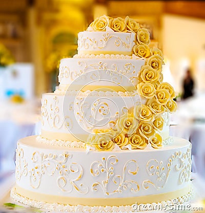 Wedding cake with roses