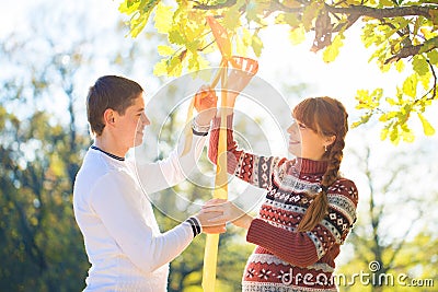 http://thumbs.dreamstime.com/x/beautiful-young-pregnant-couple-having-picnic-autumn-park-ha-happy-family-outdoor-smiling-man-woman-relaxing-45497013.jpg