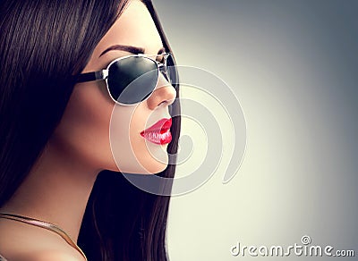 Beauty model girl wearing sunglasses