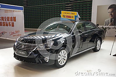 Black toyota crown car